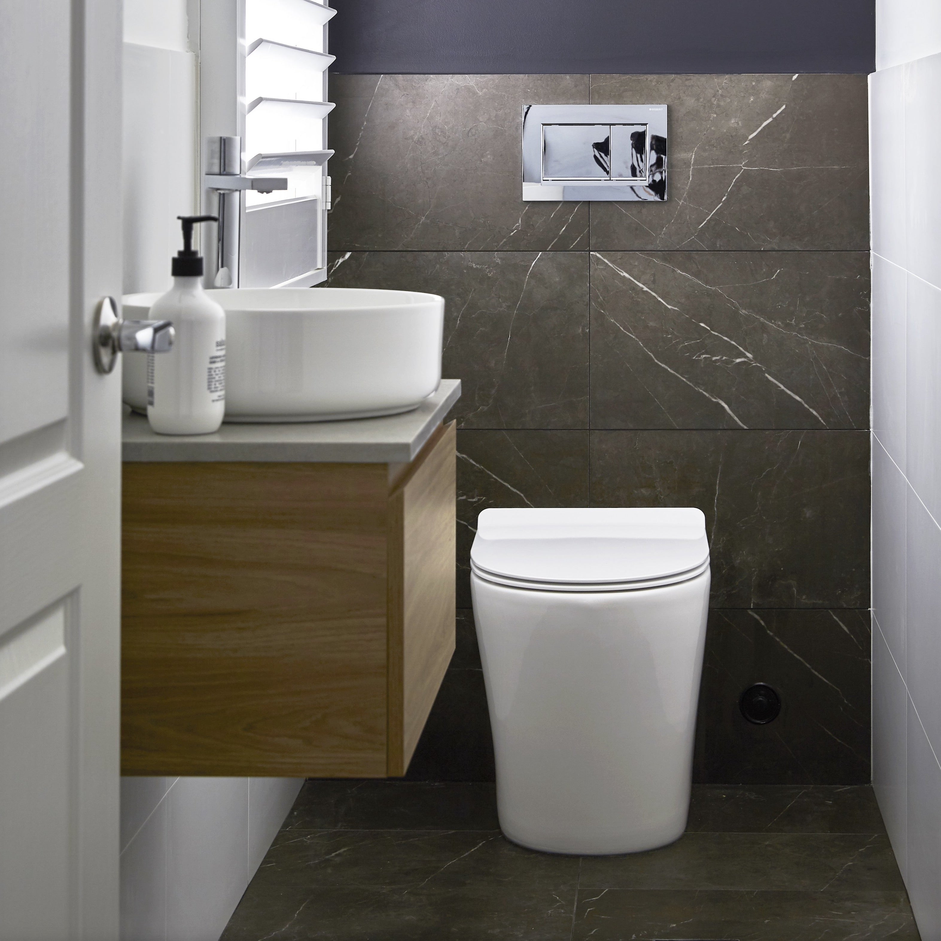 The Eyre Rimless Concealed Cistern Toilet